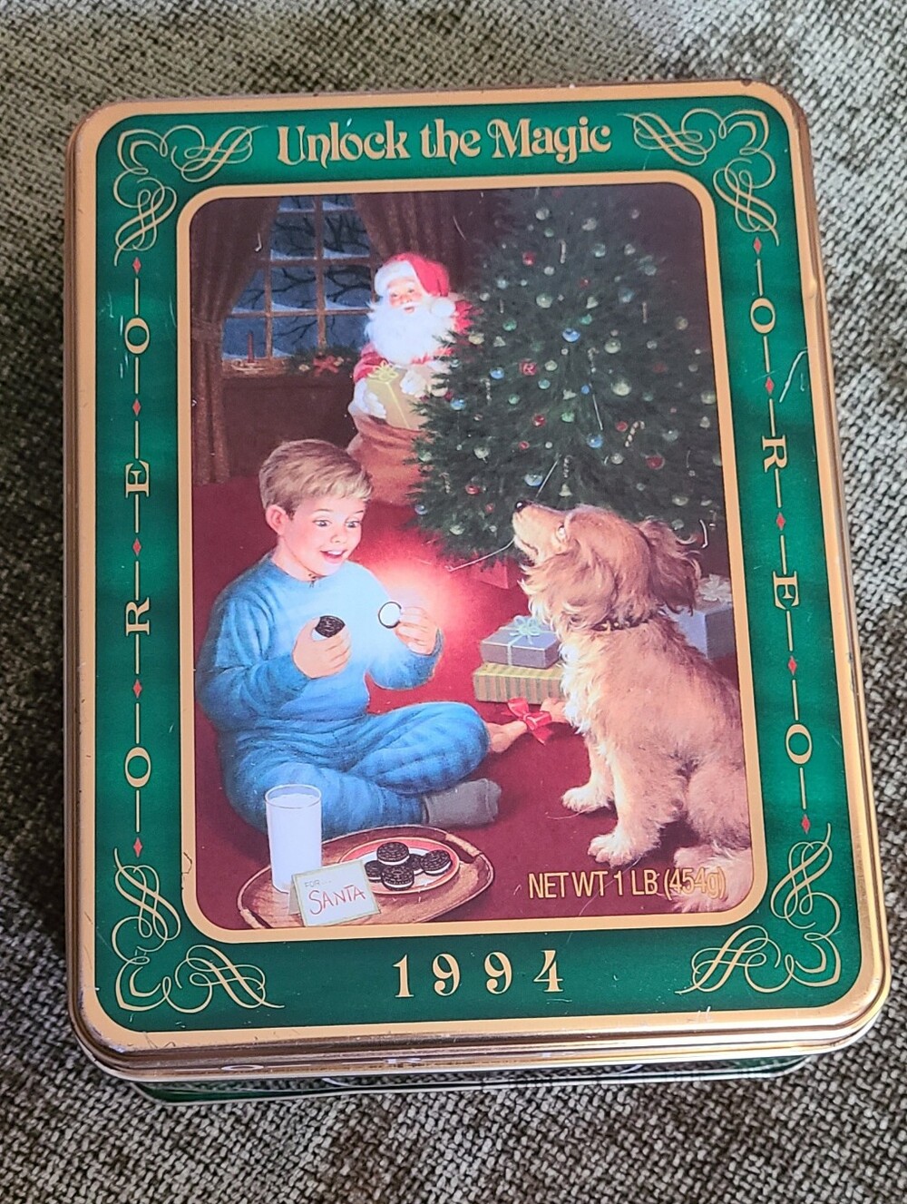 Oreo Cookies VTG Christmas Tin 1994~ Santa/ Boy/Dog Unlock the Magic Green Gold